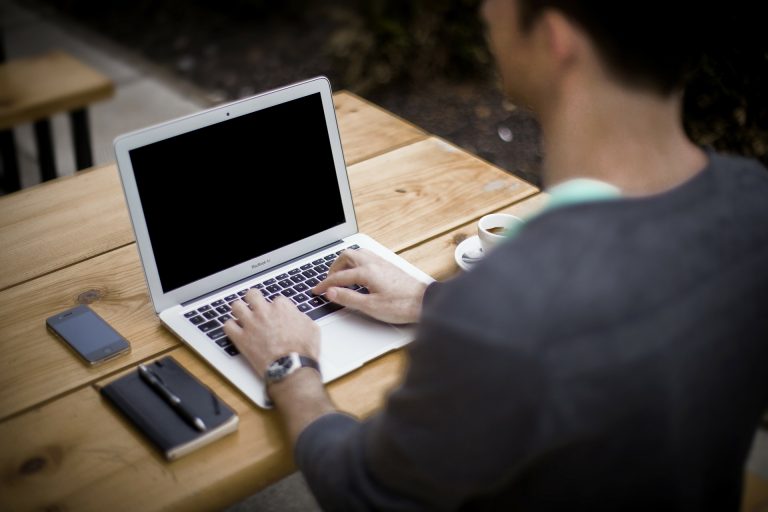 Recruter des candidats sur leurs qualités humaines plutôt que leur diplôme ? par Amontech