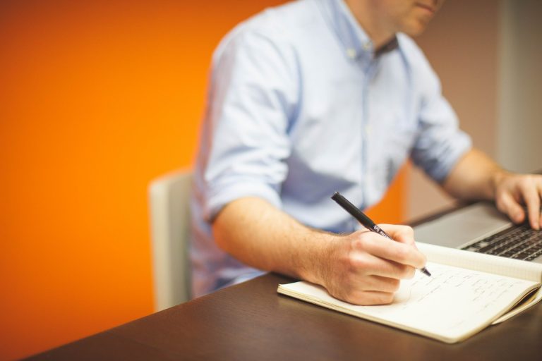 Les Français Heureux au travail ? Amontech fait le point