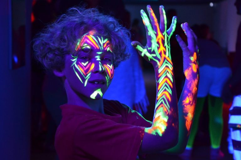 3 idées originales pour votre tenue fluo