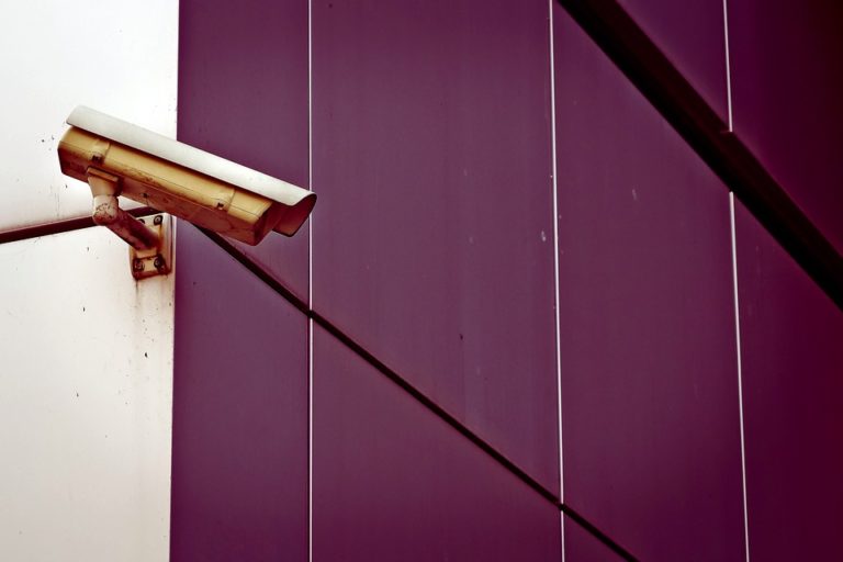 Être plus en sécurité avec une caméra de surveillance