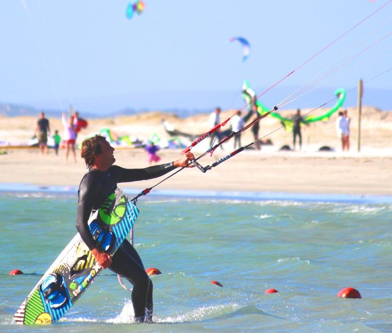 Comment bien choisir ses équipements de windsurf ?