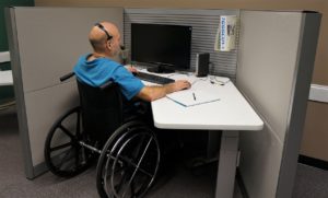 personne handicapée et travailleur handicapé