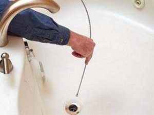 Comment déboucher une baignoire
