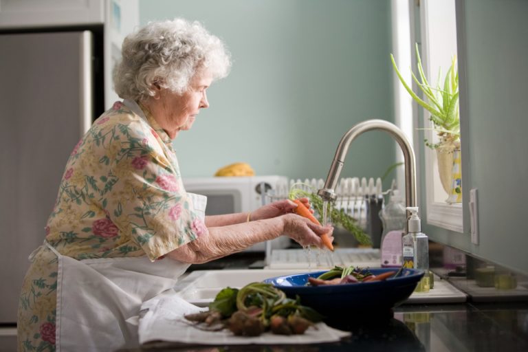 5 façons naturelles de rester jeune pour les seniors