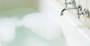 Comment réparer une baignoire à canalisation lente six méthodes