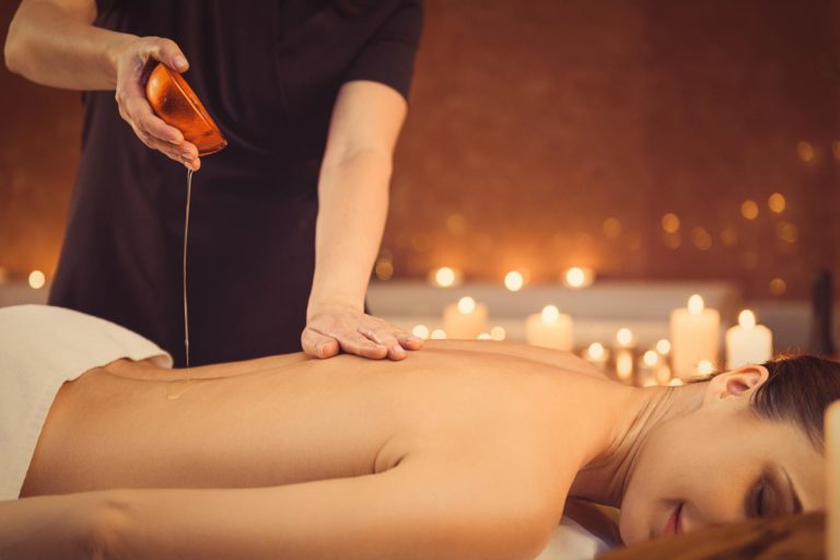Le massage ayurvédique pour le bien-être intérieur et la beauté de la peau