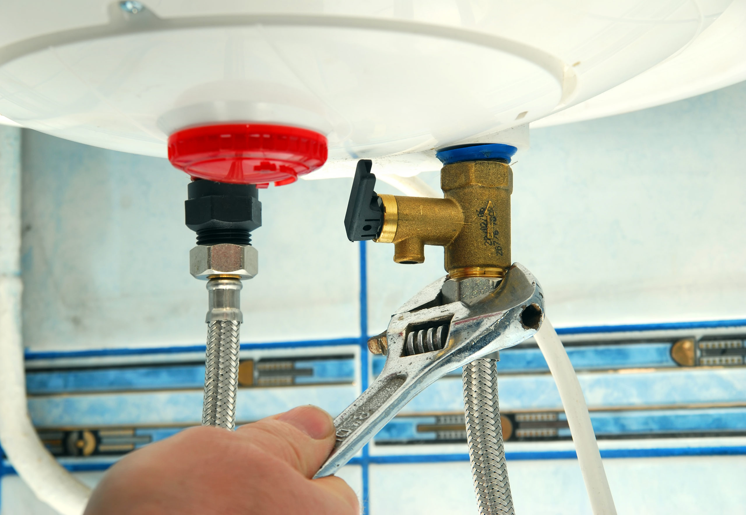 comment-reparer-une-fuite-de-chauffe-eau