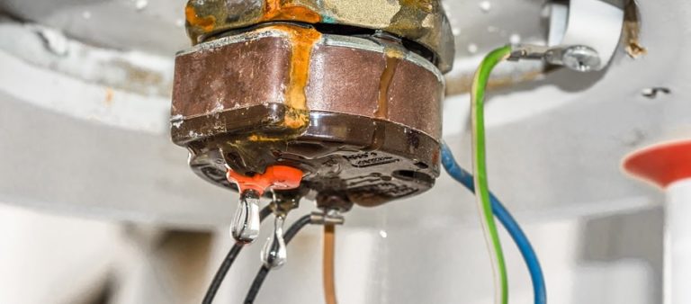 Pourquoi mon chauffe-eau fuit-il et comment le réparer