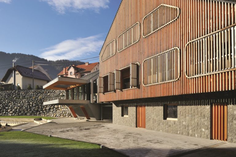Quel type de peinture utiliser pour peindre une façade en bois?