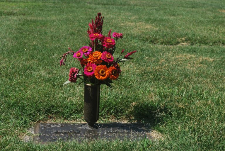 À savoir sur le choix d’un vase commémoratif