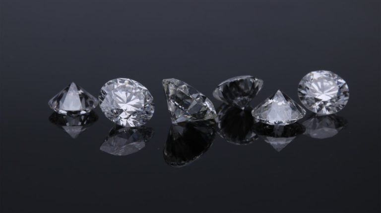 Gros plans sur les critères de qualité d’un diamant