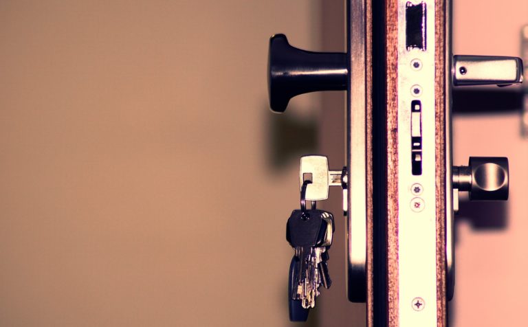 Serrure défectueuse ou vétuste : qui paye ? Locataire ou propriétaire ?