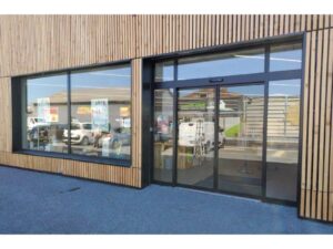 5 avantages que les entreprises peuvent tirer de l'installation de portes automatiques