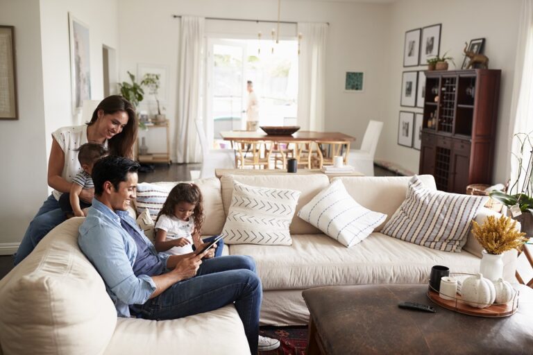 Choisir un canapé confortable pour le bien-être de toute la famille