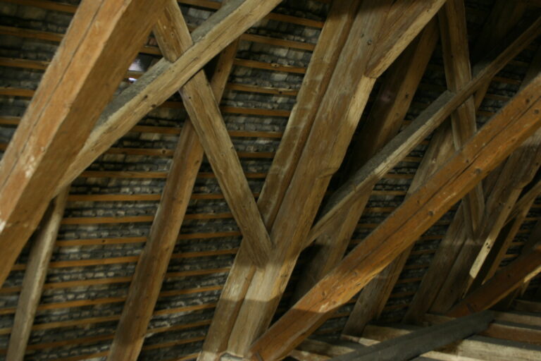 Pourquoi solliciter les services d’un charpentier pour les travaux de charpente?