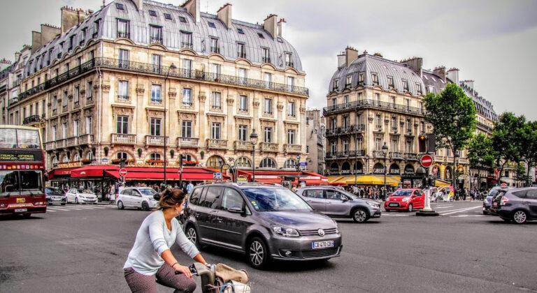 Voyager à Paris : quand et que mettre dans sa valise ?