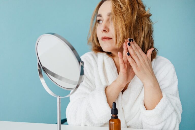 Comment traiter et entretenir les cheveux secs ?