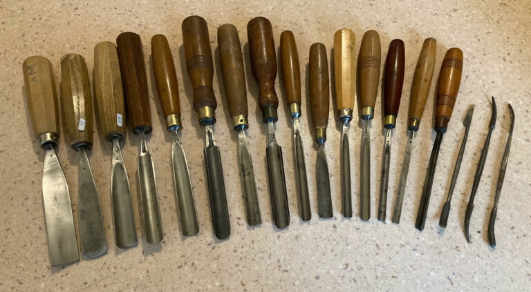 Outils de sculpture sur bois