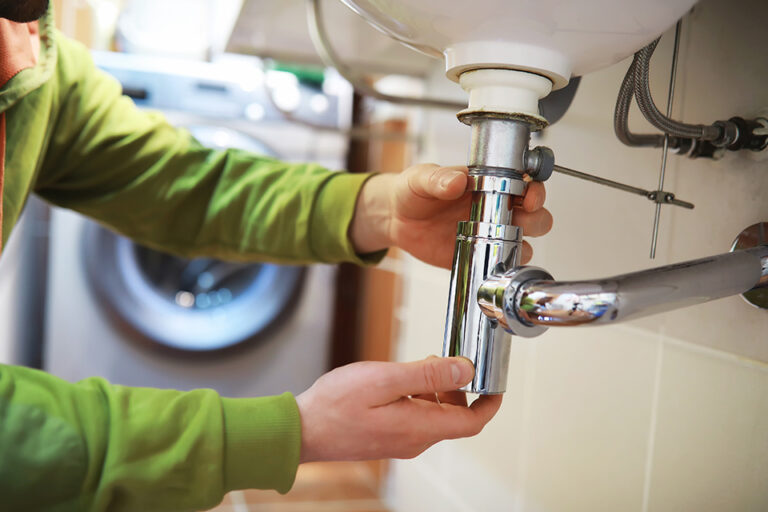 Qui appeler en cas de canalisation bouchée en Essonne?