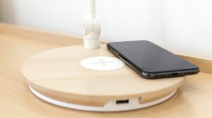 Chargeur sans fil en bois