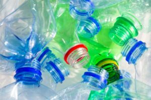 Pourquoi les bouteilles plastiques constituent un danger pour l’environnement ?