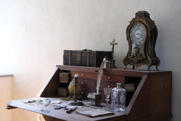Comment déterminer l’âge d’un meuble ancien?
