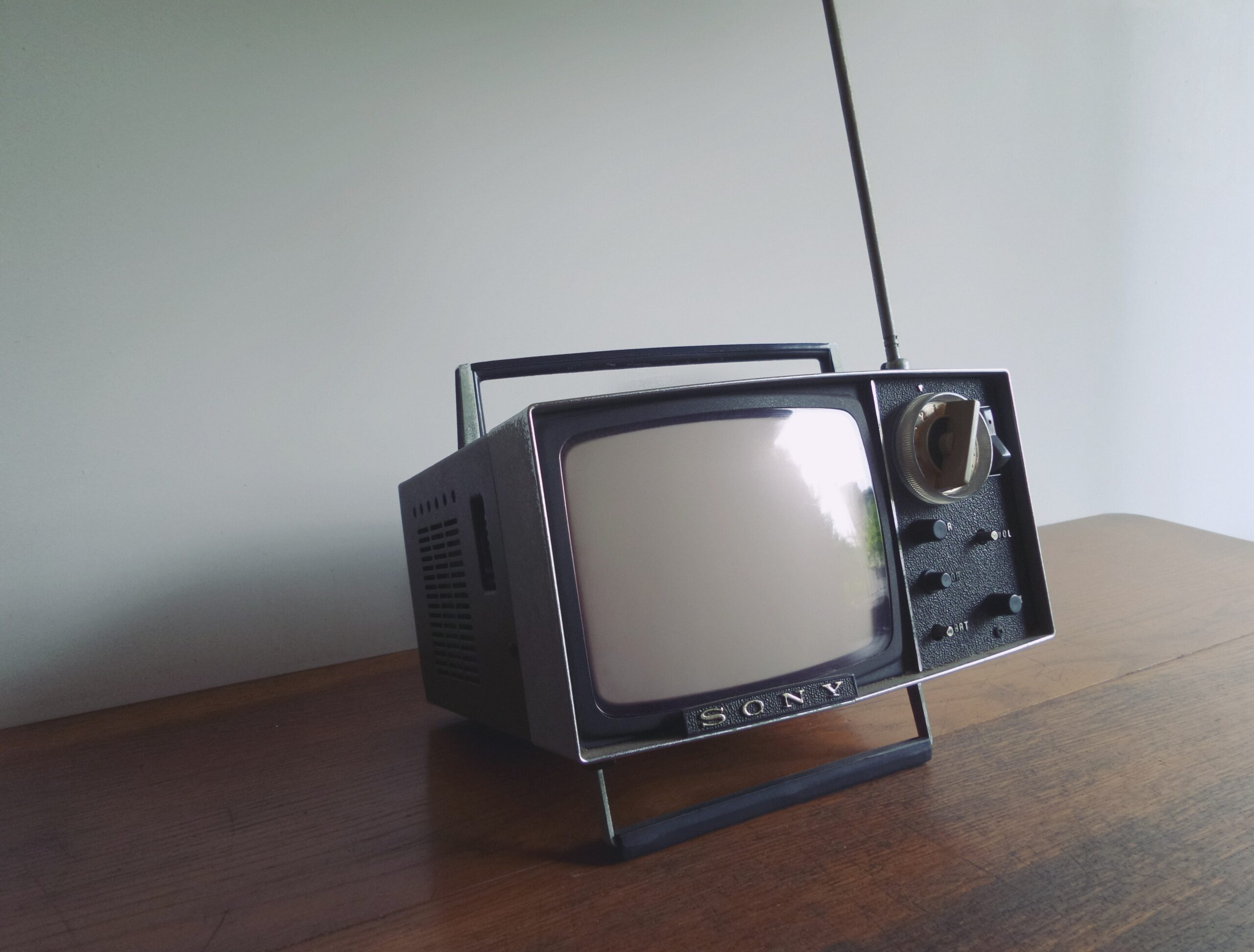 Découvrez l'élégance du meuble télé encastrable pour un espace de divertissement moderne