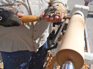 Comment puis-je vérifier la qualité des artisans recommandés par mes proches ?