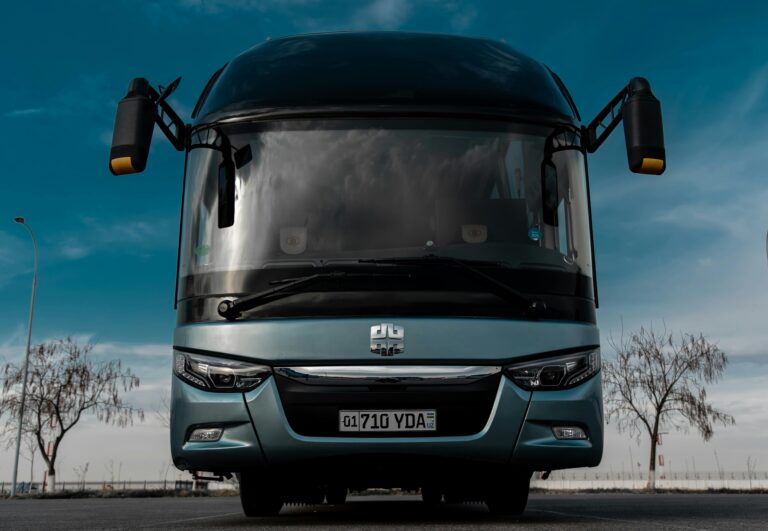 Pourquoi privilégier la location d’autocar pour vos voyages de groupe ?