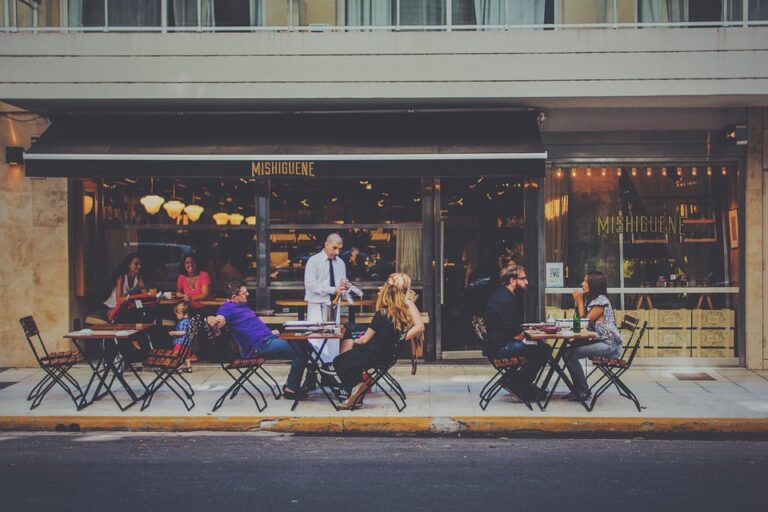 Comment bien choisir les équipements pour optimiser le confort dans un restaurant ?